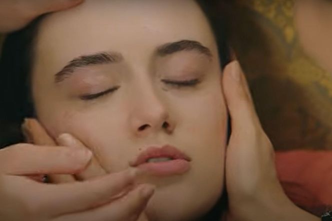 Nieprzytomna Zeynep leży na łóżku. Czy to jej koniec? 