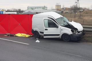 Tragiczny wypadek na S7: TIR zmiótł osobówkę z drogi