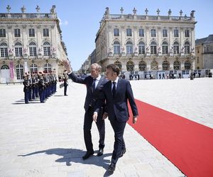 Tusk Macron