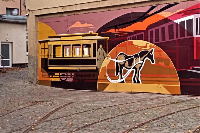 Nowy mural na zabytkowej zajezdni tramwajowej