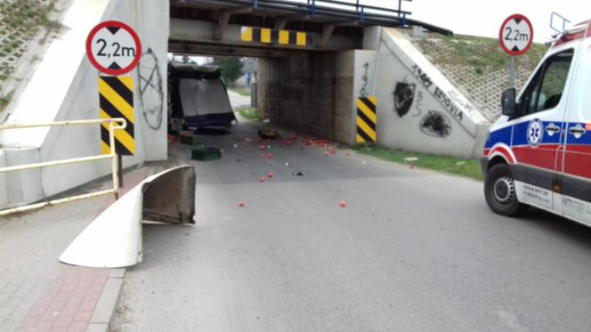 Podkarpacie: Nie zmieścił się pod wiaduktem