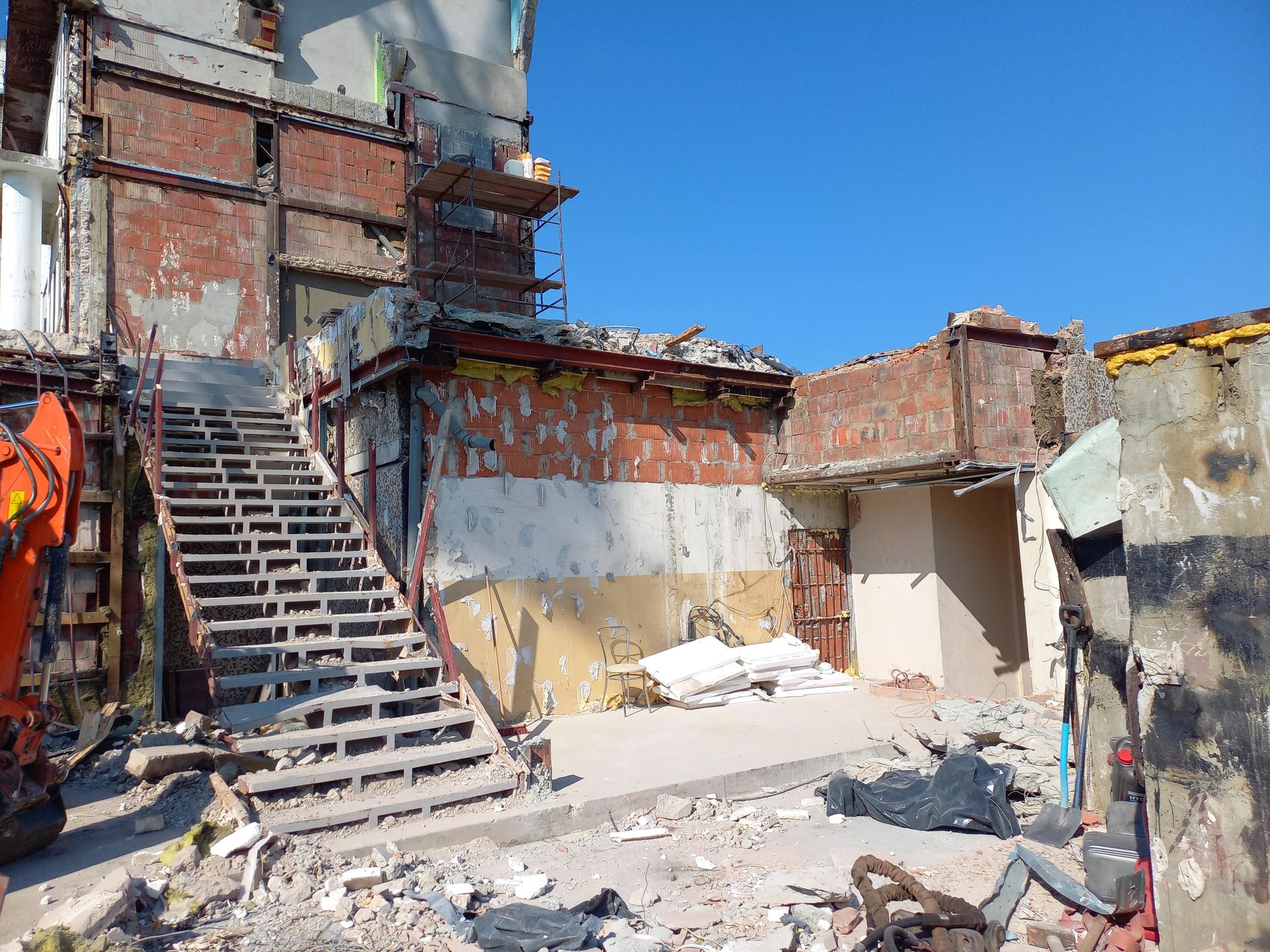 Rozbiórka słynnej willi na dachu bloku