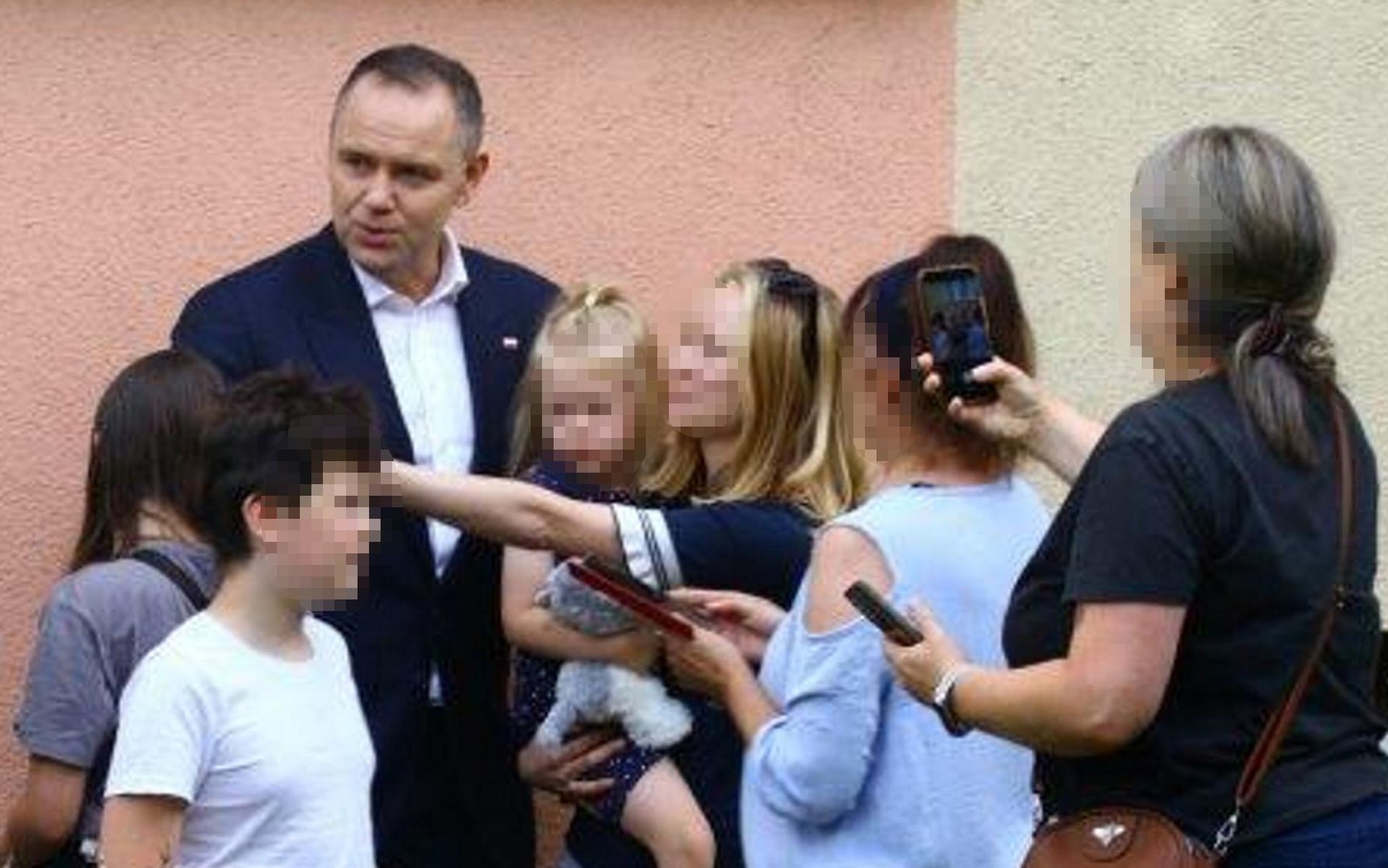 Prezydent Nawrocki zajrzał na stare śmieci. Sąsiedzi zgotowali mu serdeczne powitani…