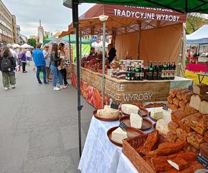 Stoiska wystawców podczas Jarmarku św. Stanisława można odwiedzać w godz. 10.00-18.00 w dn. 10 i 11 maja