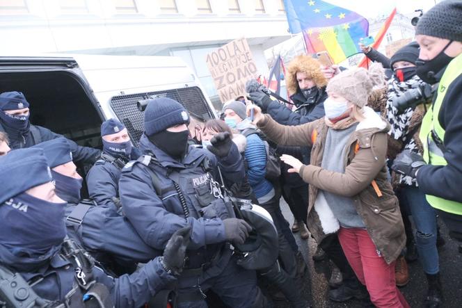 Starcie policji z uczestnikami protestu