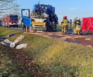 Niebezpieczny wypadek w miejscowości Przełom. Droga zablokowana