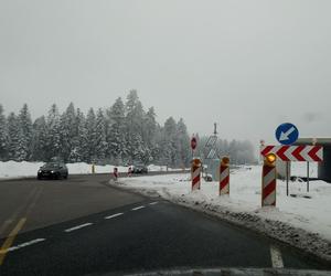 Plac budowy obwodnicy Wąchocka w zimowej scenerii