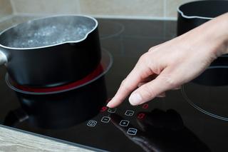 Jak oszczędnie korzystać z kuchenki elektrycznej? Przestrzegaj 4 zasad