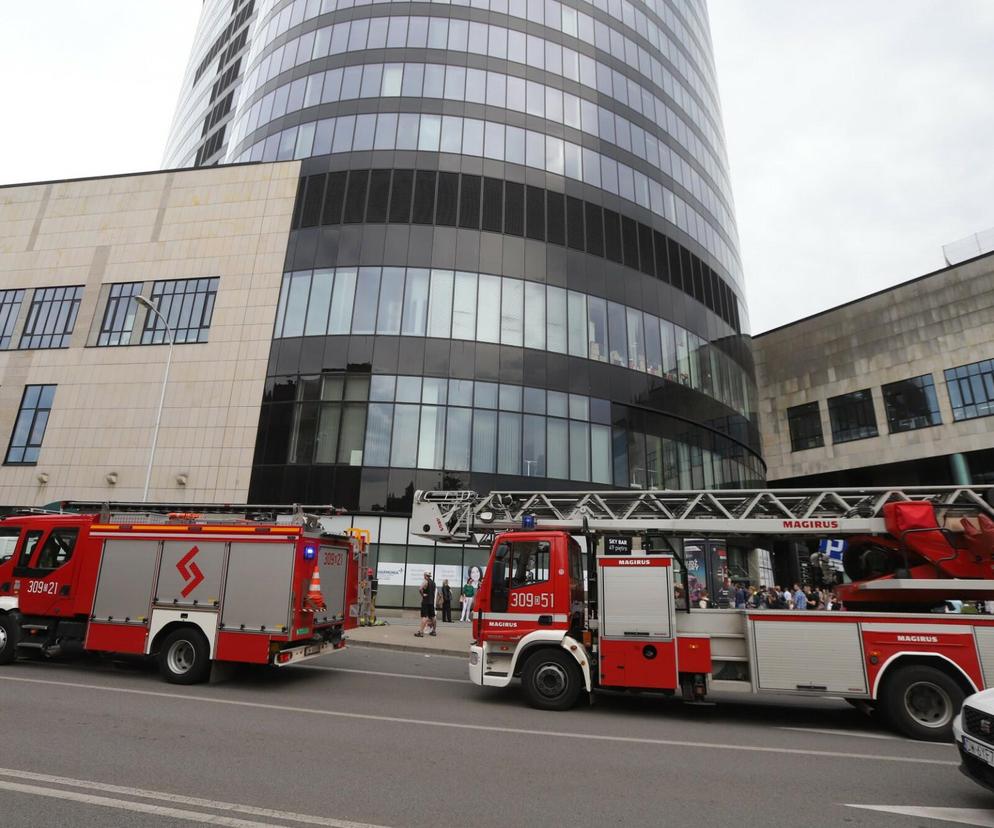 Pilna akcja służb w Sky Tower we Wrocławiu! Ewakuowano 1000 osób