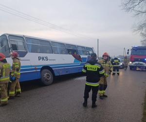 Wypadek autobusu szkolnego w Gąsiorowie