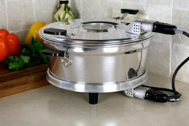 Już nie Themromix czy air fryer. Teraz Polacy pokochali to urządzenie. Zużywa o wiele mniej prądu, ale jest pewiem haczyk 