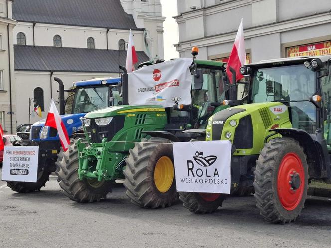 Kalisz. Rolnicy protestowali przed biurami poselskimi 