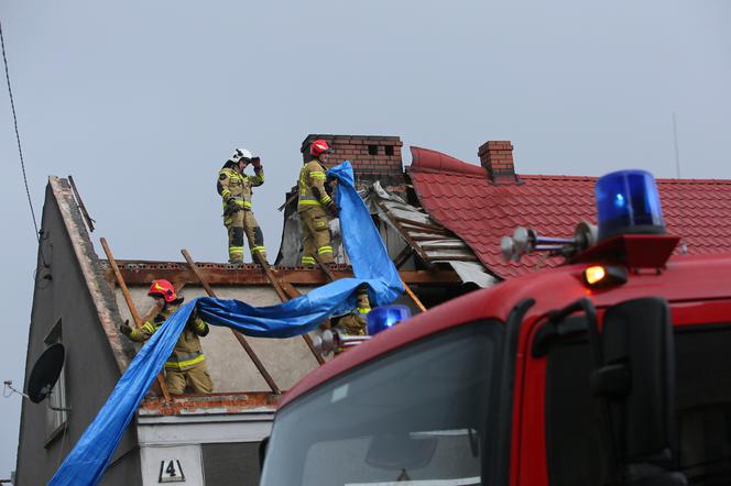 Usuwanie skutków wichury w Dobrzycy