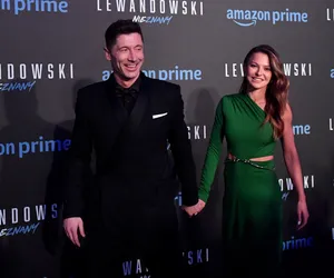 Lewandowska w zjawiskowej sukni na premierze filmu o swoim mężu. Kosztowała fortunę, mało kto mógłby sobie pozwolić