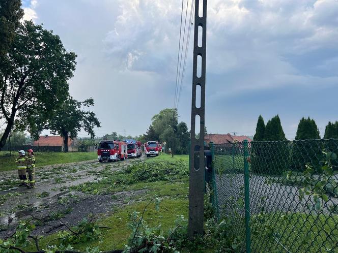 Gwałtowne burze na Śląsku. Zniszczone są domy, przedszkole i kościół