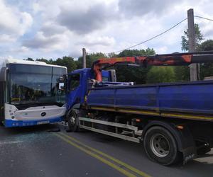 Wypadek autobusu z tirem w Rybniku