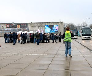 Konwencja KO w Gliwicach. Tusk, Trzaskowski, Protest związkowców i sprzedaż flag Polski i UE