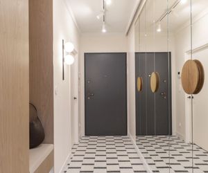 Jak urządzić długi i wąski przedpokój? Porady architekta wnętrz