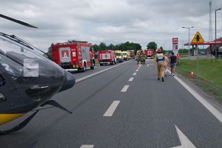 Poważny wpadek koło Krośniewic. W zderzeniu busa z ciężarówką rannych zostało 11 osób