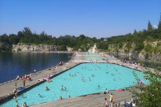 Zakrzówek. Kolejki do wejścia na kąpielisko