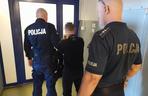 Policjanci zatrzymali dwóch braci z powiatu lęborskiego. Terroryzowali babcię