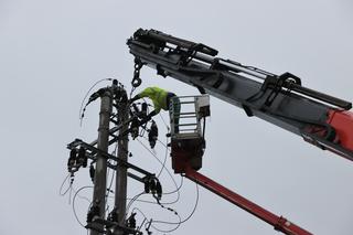 Budowa ronda wstrzymana przez słup energetyczny stojący na środku. Urzędniczy absurd na ul. Kadetów 