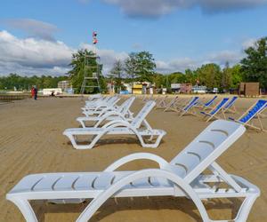 Darmowe leżaki i hamaki na plaży miejskiej w Giżycku. Zobacz zdjęcia