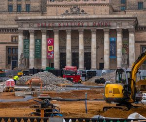 Trwa przebudowa części dawnego Placu Defilad w plac Centralny