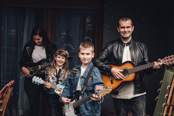 Gitarowy Rekord Guinnessa. Gitarzyści na balkonach