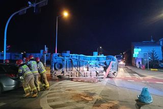 Kraksa osobówki z busem w centrum Tarnowa. Policja ustaliła przyczynę