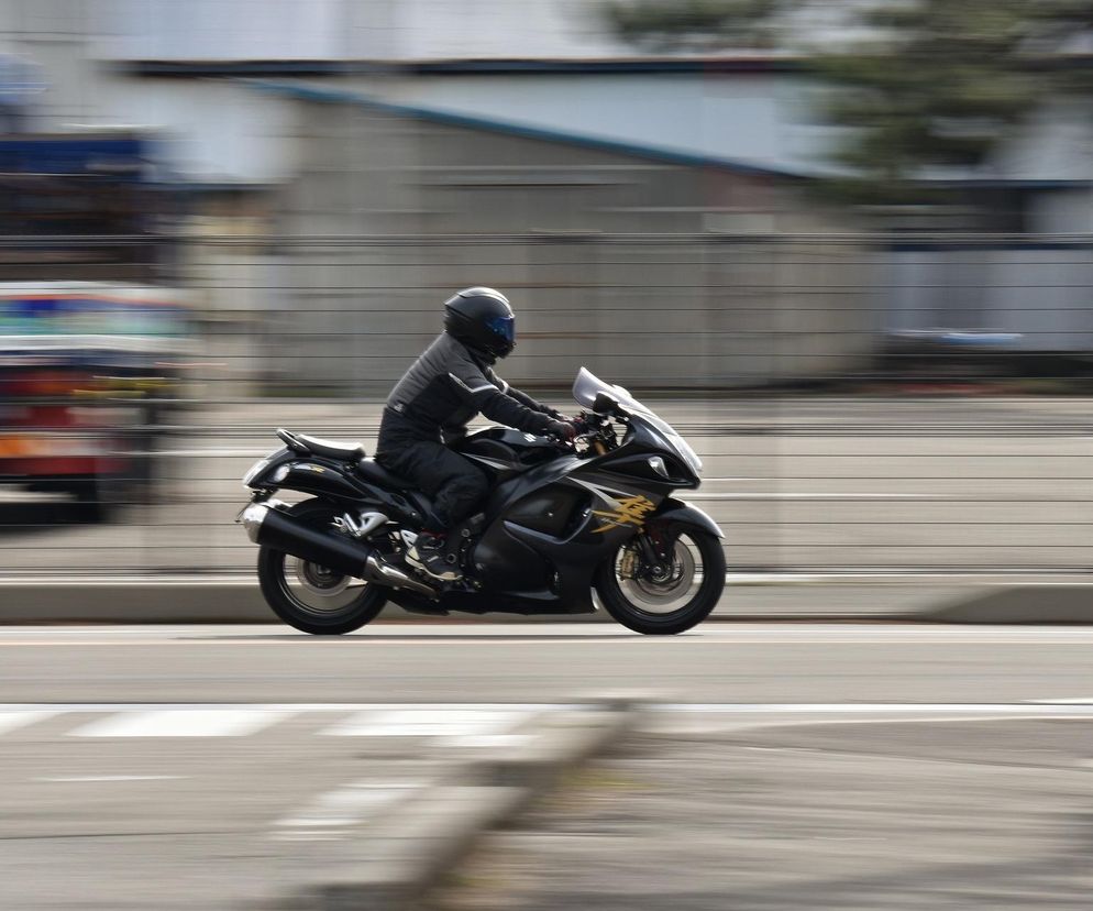 Motocyklista jechał 164 km/h przez miasto