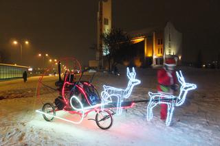 Zaprzęg świętego Mikołaja na niebie w Białymstoku