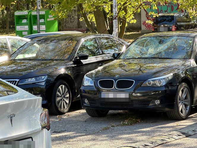 Uszkodzone samochody na Mokotowie