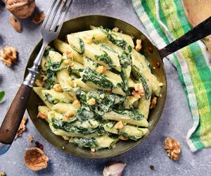 Weź penne i szpinak. Obiad niczym z włoskiej restauracji zrobisz w 15 minut