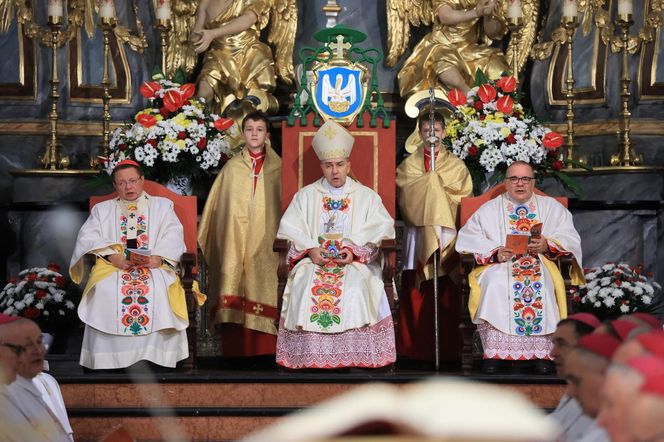 Nowy biskup diecezji łowickiej. W uroczystości wzięło udział wielu gości