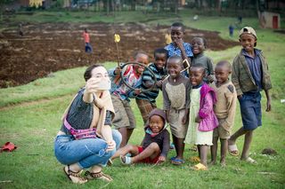Ruszyła zbiórka kredek, pisaków i zeszytów dla dzieci z Kambodży. O wsparcie prosi bydgoska studentka