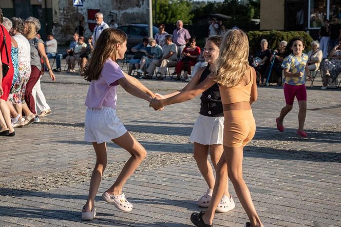 Starachowice i Międzypokoleniowa Potańcówka – Hit sezonu, który pokochali wszyscy