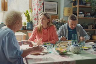 M jak miłość, odcinek 1855: Barbara jako pierwsza pozna płeć dziecka Franki i Pawła. Ta nowina uraduje Mostowiakową