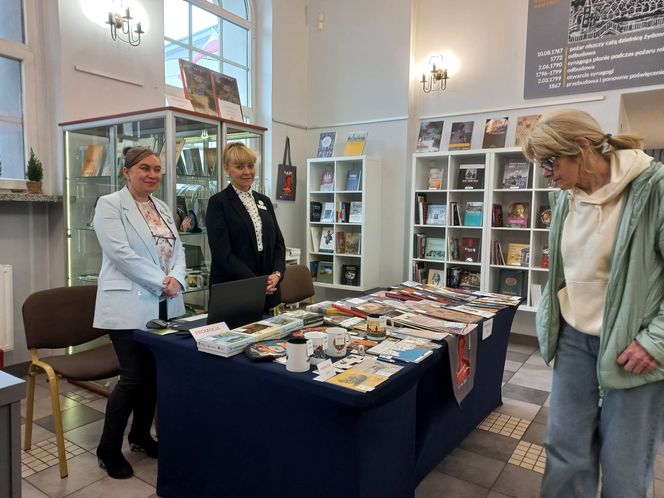Trwa Noc Muzeów w Lesznie. Od wystawy o praniu i bieliźniarce, przez komiks po żużel
