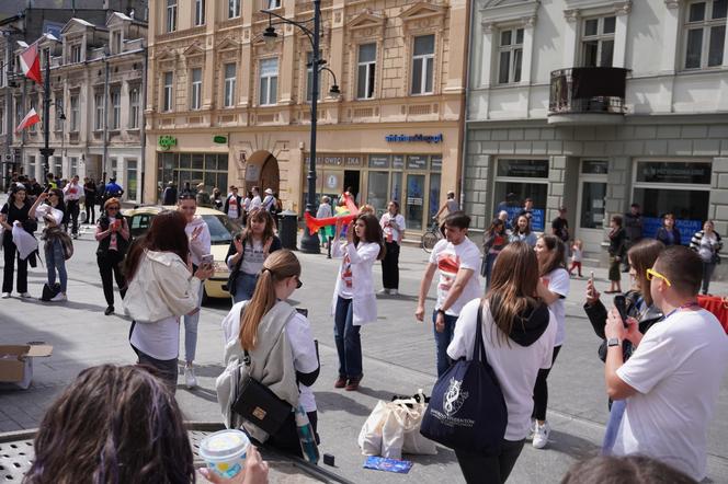 Pochód Juwenaliowy Łódzkich Uczelni. Studenci przejęli Łódź! [ZDJĘCIA]