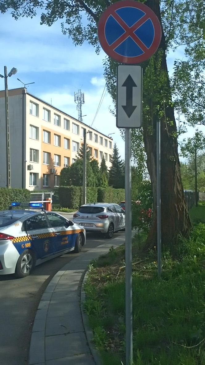 Kraków. Mistrzowie parkowania wyróżnieni przez straż miejską. "Prezentujemy dokonania naszych lokalnych zawodowców"