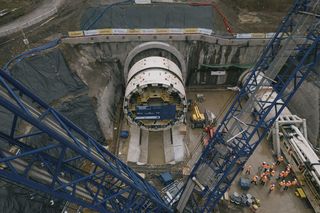 Wielkie chińskie maszyny TBM drążą najdłuższy tunel kolejowy w Polsce