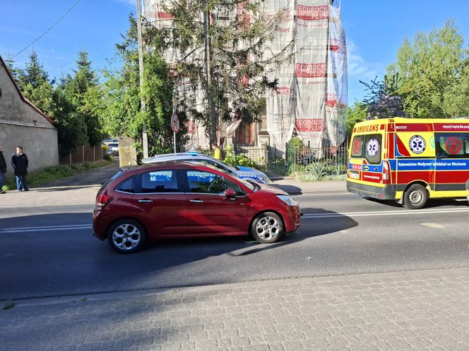 Wypadek we Wschowie. Samochód osobowy potrącil 17-letnią pieszą