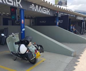 Osy kręciły kółka na stadionie żużlowym w Lesznie. Ogólnopolski zlot skuterów Osa Osieczna-Leszno 