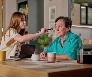 Na Wspólnej, odc. 4064. Helena (Małgorzata Peczyńska), Mania (Zuzanna Kaszuba)