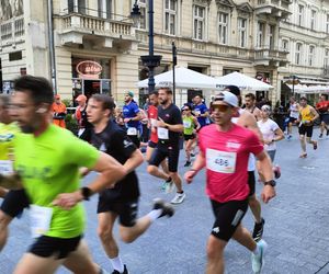 Rossmann Run 2025. Tłumy biegaczy wzięły udział w biegu ulicą Piotrkowską