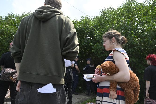 Policja na Osiedlu Przyjaźń w Warszawie 