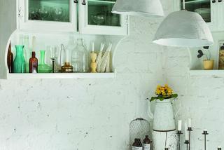 Biała cegła na ścianie w kuchni