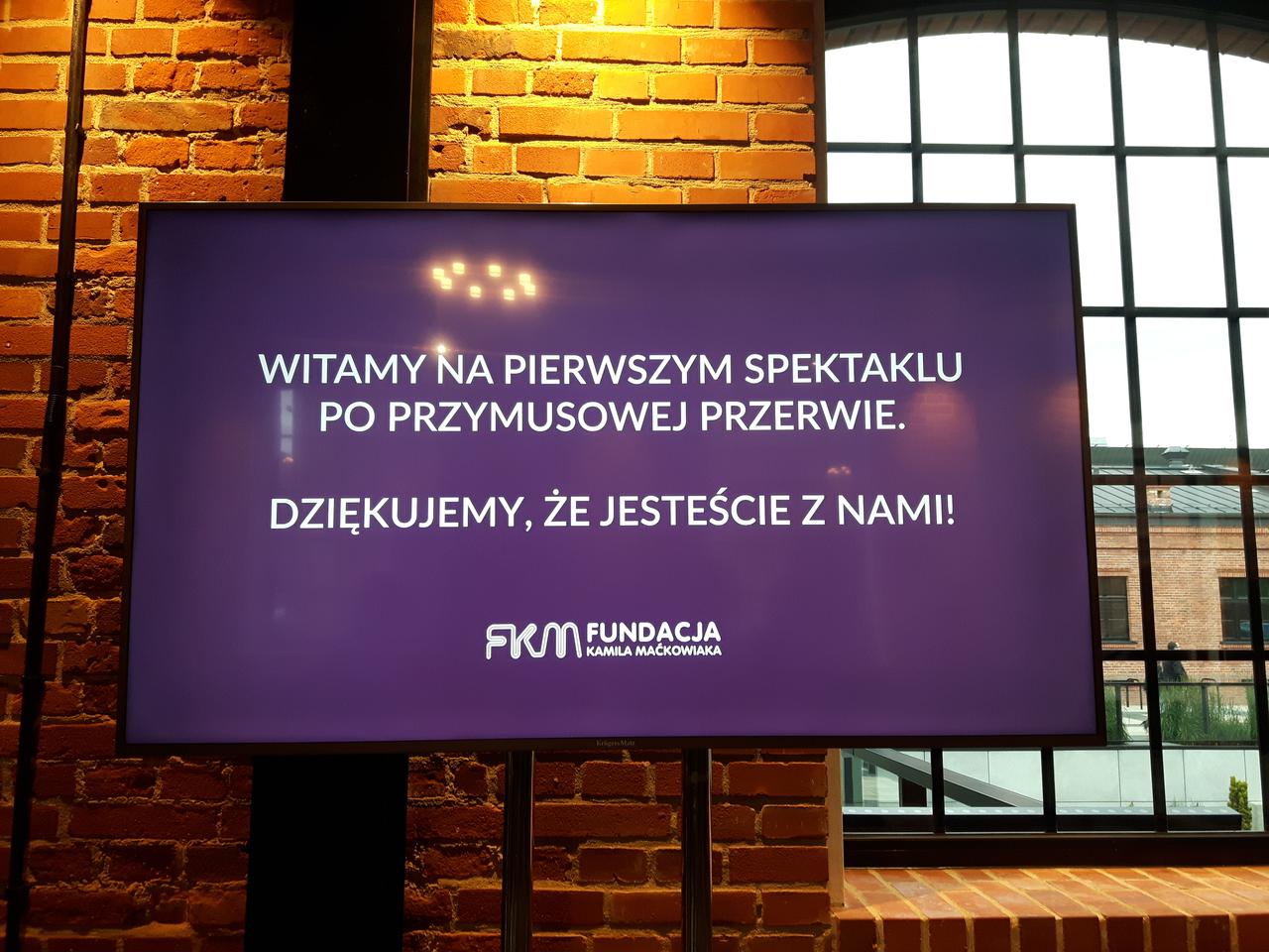 Widzowie byli w maseczkach i obowiązkowo zdezynfekowali ręce. Teatr FKM zagrał w Monopolis