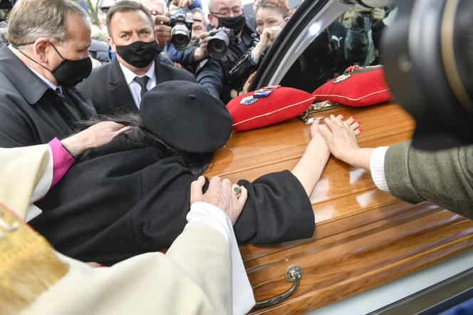 Ewa Krawczyk na pogrzebie męża Krzysztofa Krawczyka
